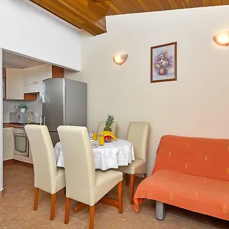 Neven Pensionat Makarska